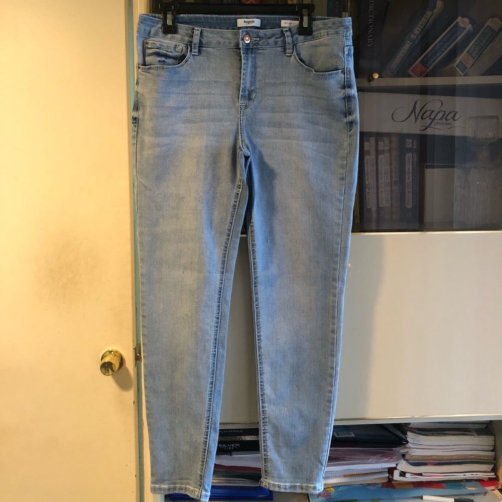 Pretty Women’s Light blue jeans size 10/30